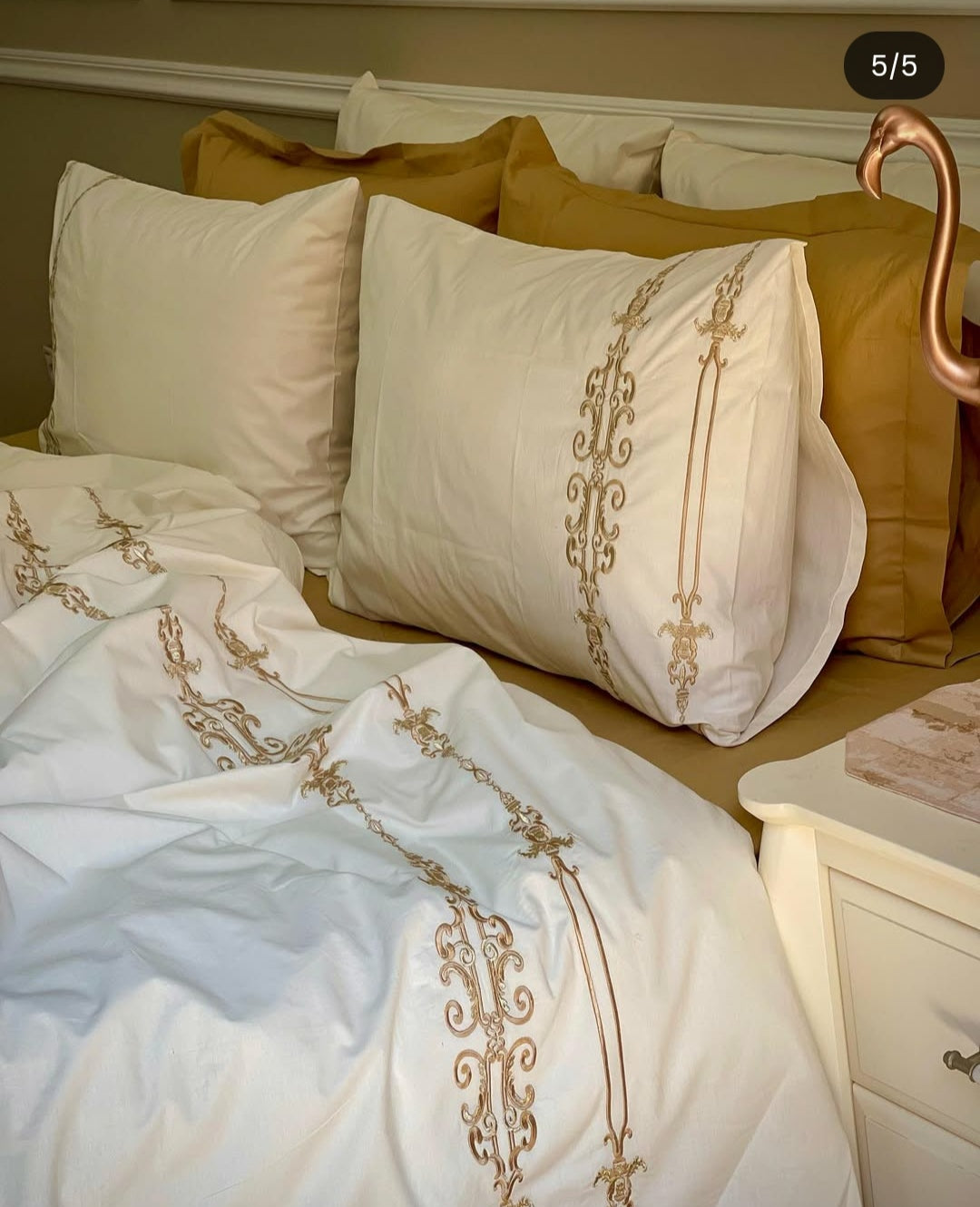 👑✨طقم أغطية سرير فاخر بتطريز ذهبي ملكي – قطن ناعم بجودة عالية✨