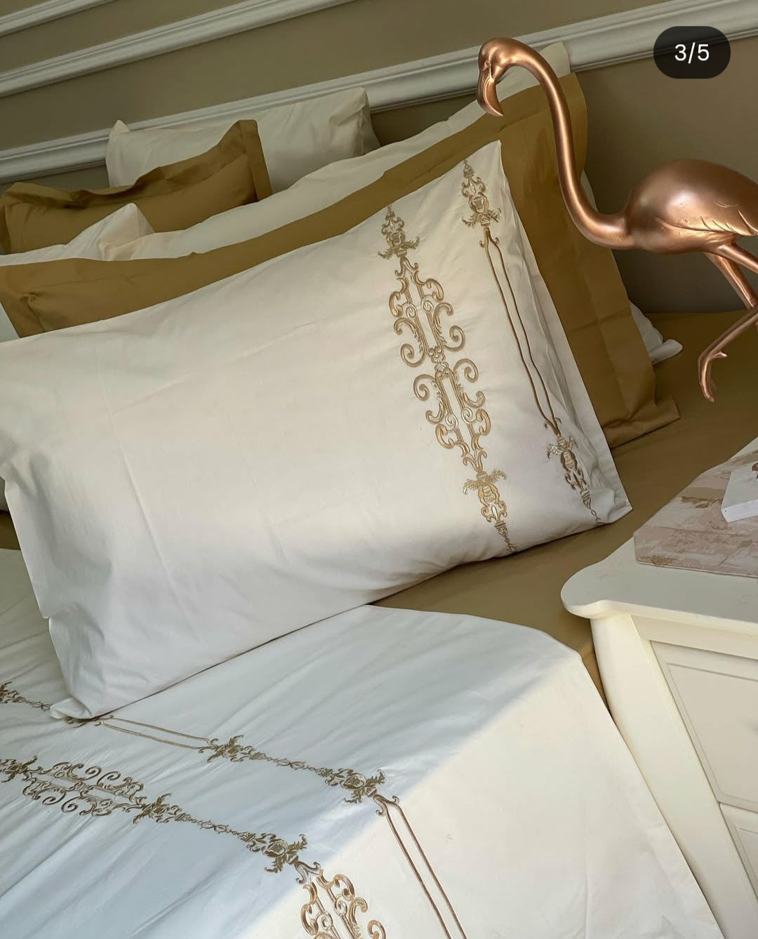 👑✨طقم أغطية سرير فاخر بتطريز ذهبي ملكي – قطن ناعم بجودة عالية✨